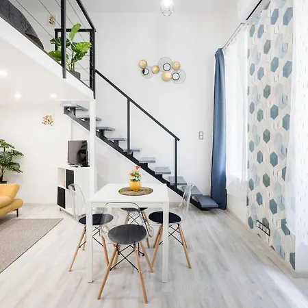 Mirror Apartment